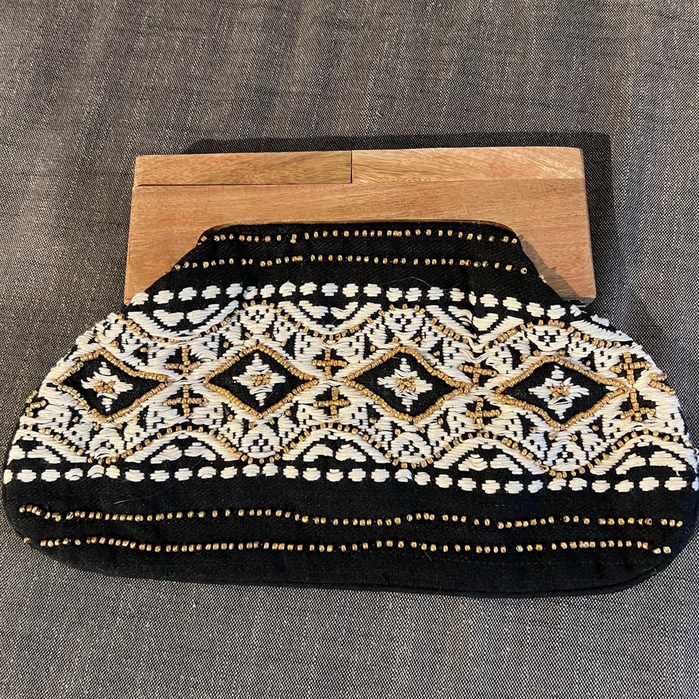 NWT embroidered wooden handle clutch.